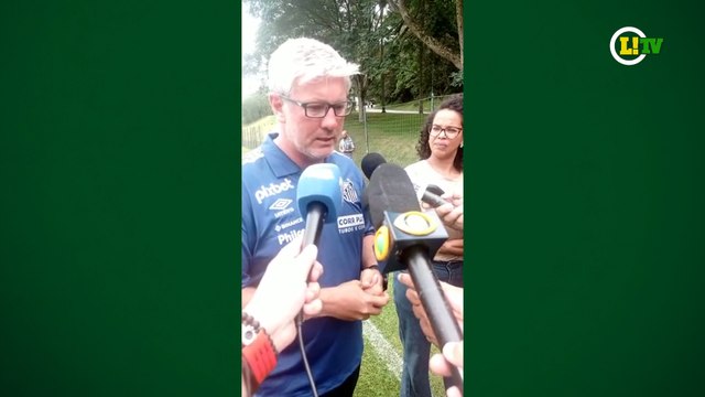 Odair Hellmann recebe notícia do falecimento de Roberto Dinamite