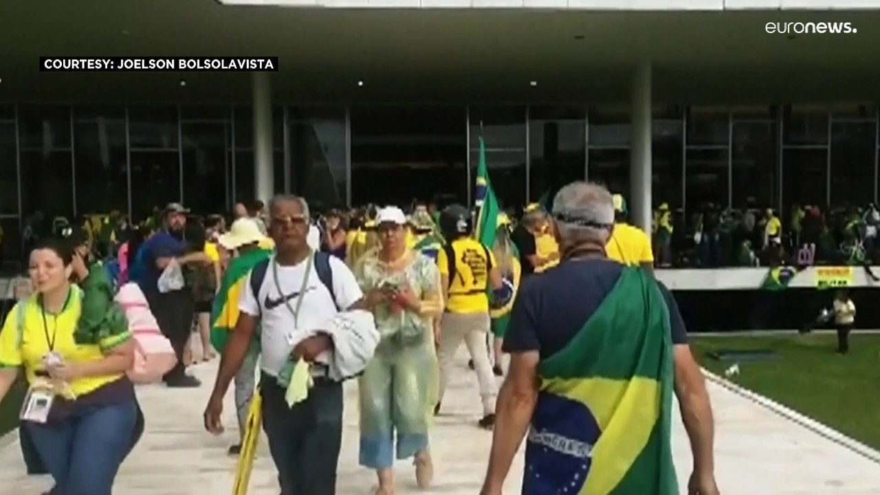 Pro-Bolsonaro protesters storm Brazil's Congress