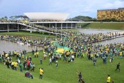 Brasile, migliaia di sostenitori di Bolsonaro hanno assaltato il Parlamento e altre sedi istituzionali