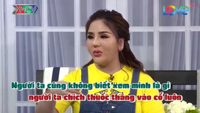Hotgirl 100KG phải chịu đựng BỊ CHÍCH ĐIẾU THUỐC vào cổ khi HÁT ĐÁM MA kiếm tiền chuyển giới