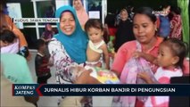Jurnalis Hibur Korban Banjir di Pengungsian