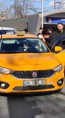 Araca girip taksiciyi yumruklayarak böyle darp etti
