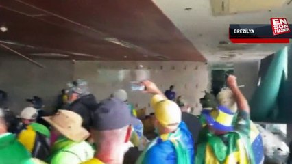 Brezilya'da Bolsonaro destekçileri, Yüksek Mahkeme binasına saldırdı