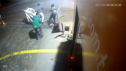 İstanbul'da mazgal hırsızlarına sopalı müdahale kamerada