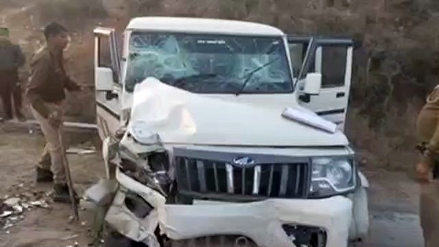 Gangwar से गांव में दहशत, फिल्मी स्टाइल में घूम- घूम कर भिड़ी गाडिय़ां