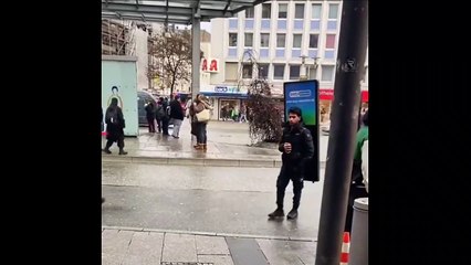 Avrupa'da yeni iş türü  ortaya çıktı! Reklam panolu insanlar