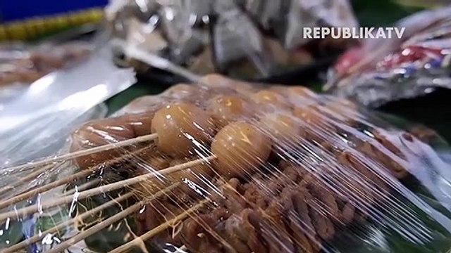 Sensasi Makan Angkringan di Atas Kereta Api