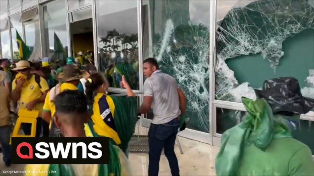 Footage of Bolsonaro supporters setting police vehicles on fire, breaking into Supreme Court building using metal fence