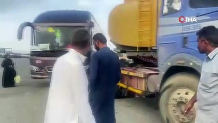 Türk umre kafilesini taşıyan otobüs tankerle çarpıştı