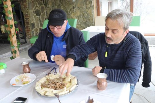 Kış aylarının vazgeçilmez lezzeti kaz tiridi damak çatlatıyor