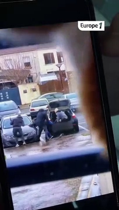 VIDÉO EXCLUSIVE – Villeparisis : quatre ravisseurs forcent un homme à rentrer dans le coffre d’une voiture