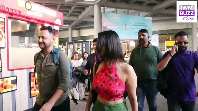 Sara Ali Khan, Sunny Leone, Uorfi Javed & Javed Akhtar Spotted At Airport