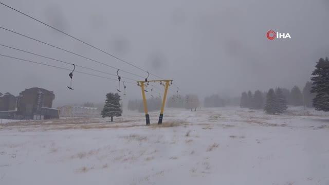 Uludağ'a beyaz gelinliği giydi