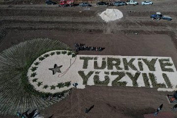 GAZİANTEP'TE 100 BİN FİDANLA 'TÜRKİYE YÜZYILI' LOGOSU OLUŞTURULDU