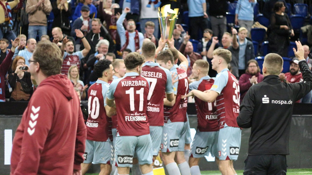 Flensburg erobert Kiel: Nadj trifft doppelt, Weiche siegt beim Hallen-Masters gegen Lübeck