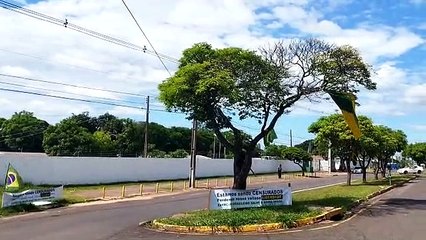 Começa o desmonte das tendas em frente ao Tiro de Guerra de Umuarama