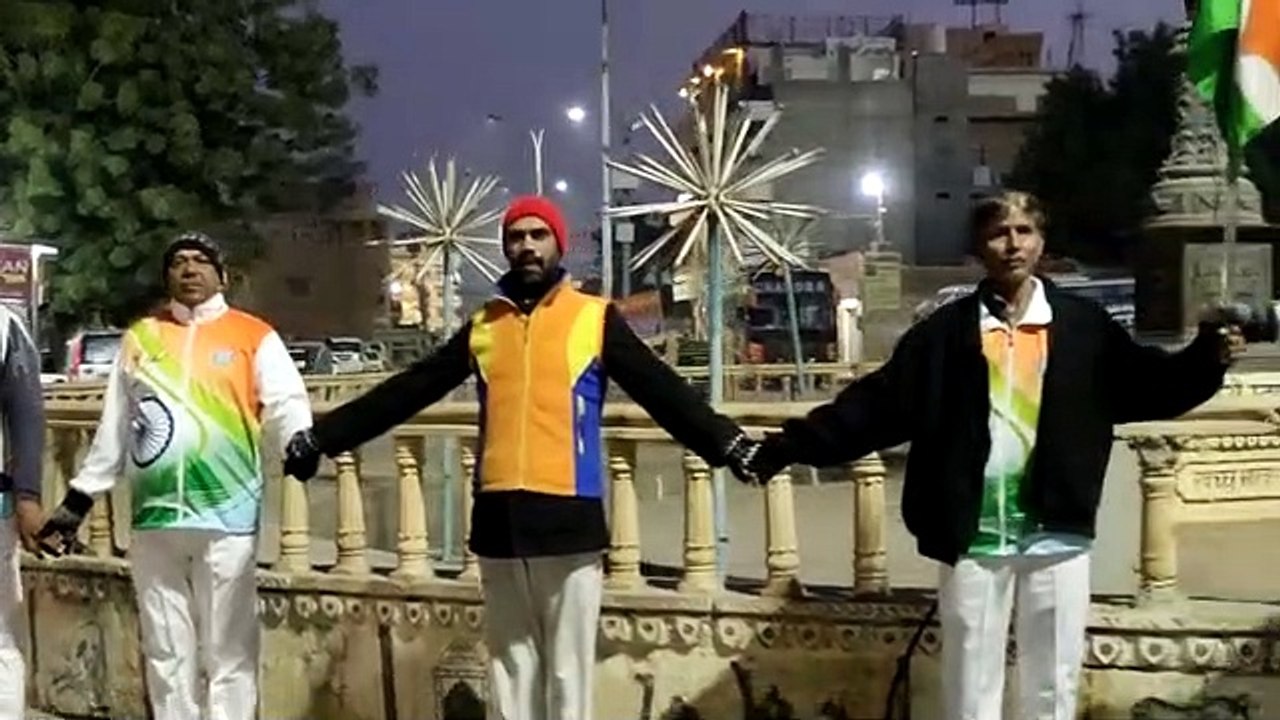 Watch Video: जैसलमेर में हाथ से हाथ जोड़ो कार्यक्रम के प्रचार के लिए बनाई मानव शृंखला