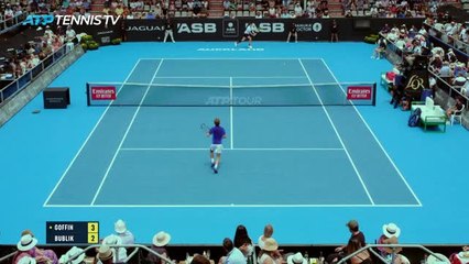 Auckland - Goffin sort Bublik en deux sets