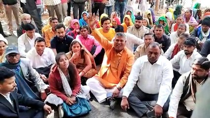 बांसवाड़ा में लगे पुलिस के ​खिलाफ नारे