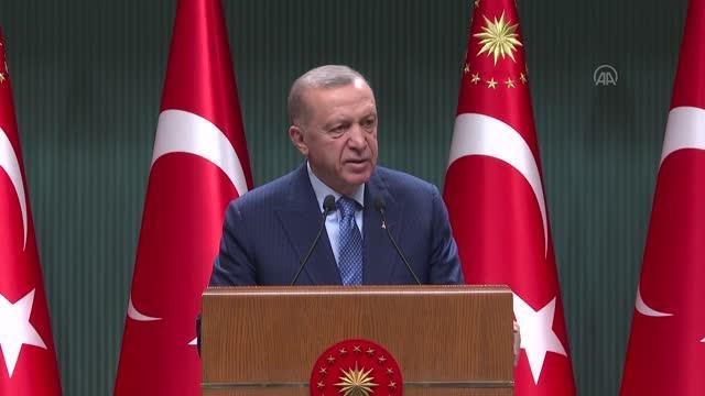 Cumhurbaşkanı Erdoğan: (Asgari ücret) Hem çalışanlarımızı enflasyona ezdirmeyecek hem istihdamı koruyacak bir seviyede sürmesini sağlamakta...