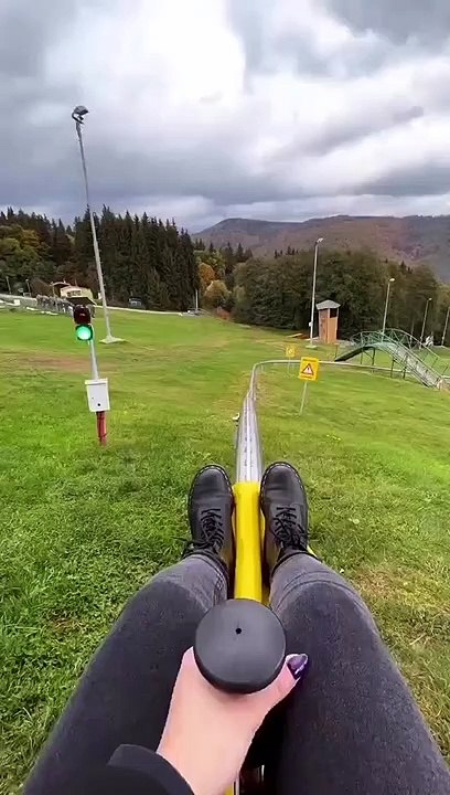 Ce petit tour de luge devrait vous faire frissonner...