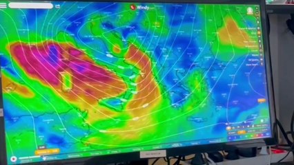 L'Ocean Viking e il mare in tempesta: "Domani onde fino a 5 metri. Andava evitato un viaggio così"