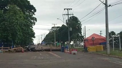 Manifestantes desmontam acampamento em frente ao Exército