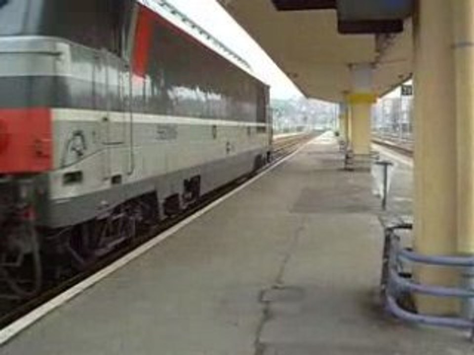 la bb 67619 multiservice en manoeuvre