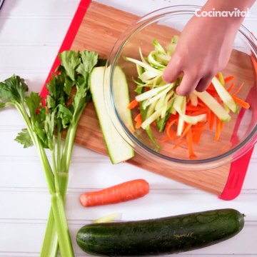Ensalada fresca de fideos de verduras ¡En 10 minutos!