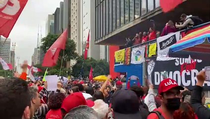 Download Video: Após atos terroristas de bolsonaristas, manifestantes lotam a Avenida Paulista em defesa da democracia