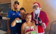 Papai Noel da TV Diário do Sertão vai até Triunfo entregar presente de blogueira para menina de 10 anos