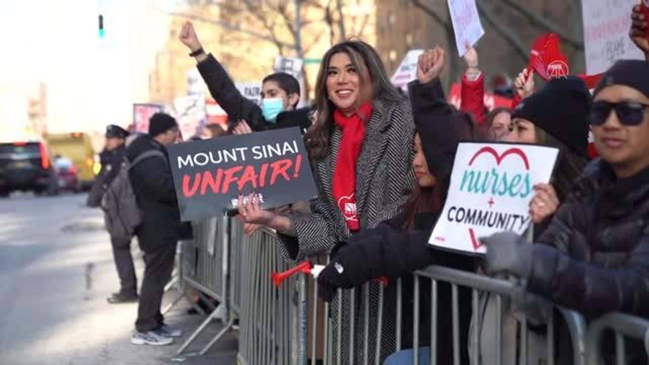 New York'taki iki hastane önünde 7 binden fazla hemşire grev yaptı