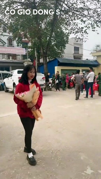 Ngày ra quân, chú bộ đội chở thẳng người yêu đi đăng ký kết hôn