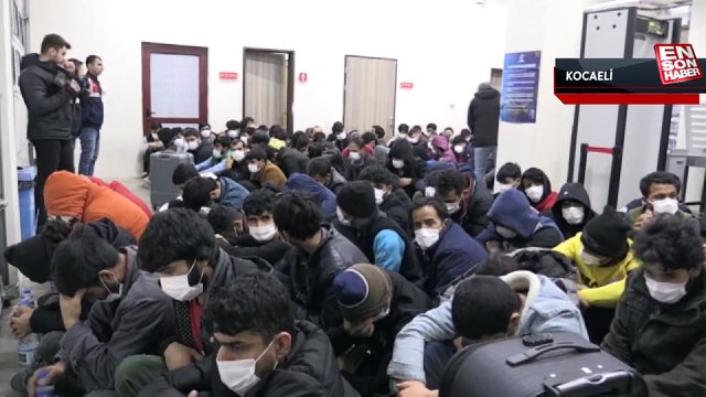 Sınır dışı edilecek 227 Afganistan uyruklu Kocaeli'den gönderildi