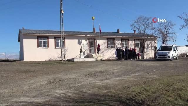 Aynı çatı altında hem öğrenciler hem de aileleri eğitim alıyor