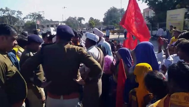 Adivasi Dalit Sangathan protested on the road