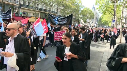 الفرنسيون يحبسون أنفاسهم في انتظار الإعلان عن مشروع رفع سن التقاعد