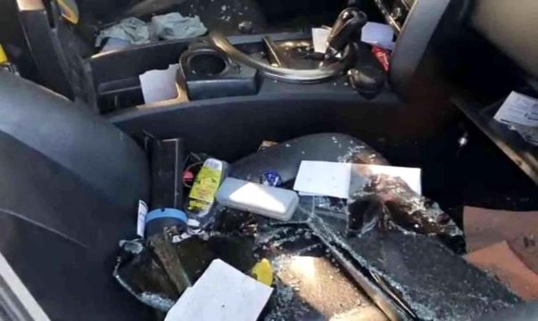Bursa'da 3 aracın camlarını kırarak soydular