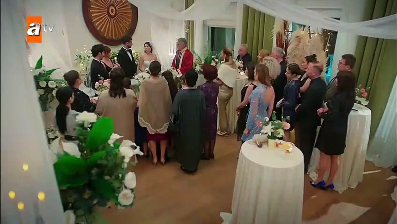 مسلسل القليل من ضوء النهار الحلقة 18 كاملة مترجمة
