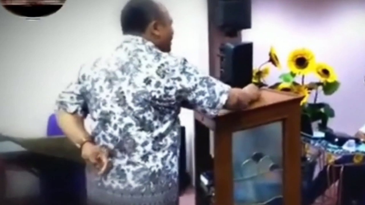 badut2 gereja yg biadap, bukanya membacakan isi kitabnya sendiri, malah memlinti2 kitab agama lain