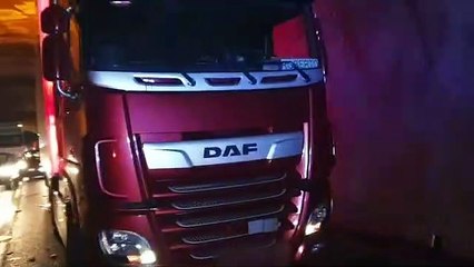 Messina , incidente tra due furgoni nella galleria Scoppo