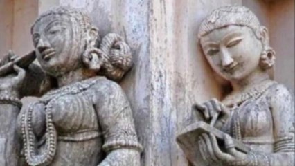 मोढेरा के सूर्य मंदिर की 1000 साल पुरानी मूर्तियों के हाथों में मोबाइल फोन का क्या है रहस्य