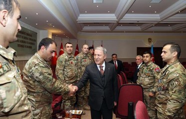 Bakan Akar "Tek Vatan Harekatı" gazileri ile bir araya geldi