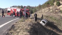 KAHRAMANMARAŞ - Hafif ticari aracın şarampole devrildiği kazada 4 kişi yaralandı