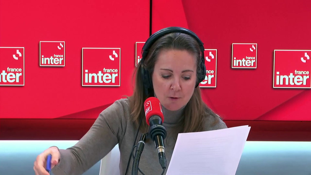 FFF : On touche aux femmes mais pas à Zidane - Le Billet de Charline dans "C'est encore nous  !"