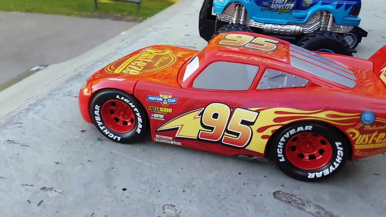 Toy Cars Slide Dlan play Sliding Cars video for kids