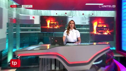 Cámaras registraron la quema del vehículo de un periodista, ahora el motorizado no aparece