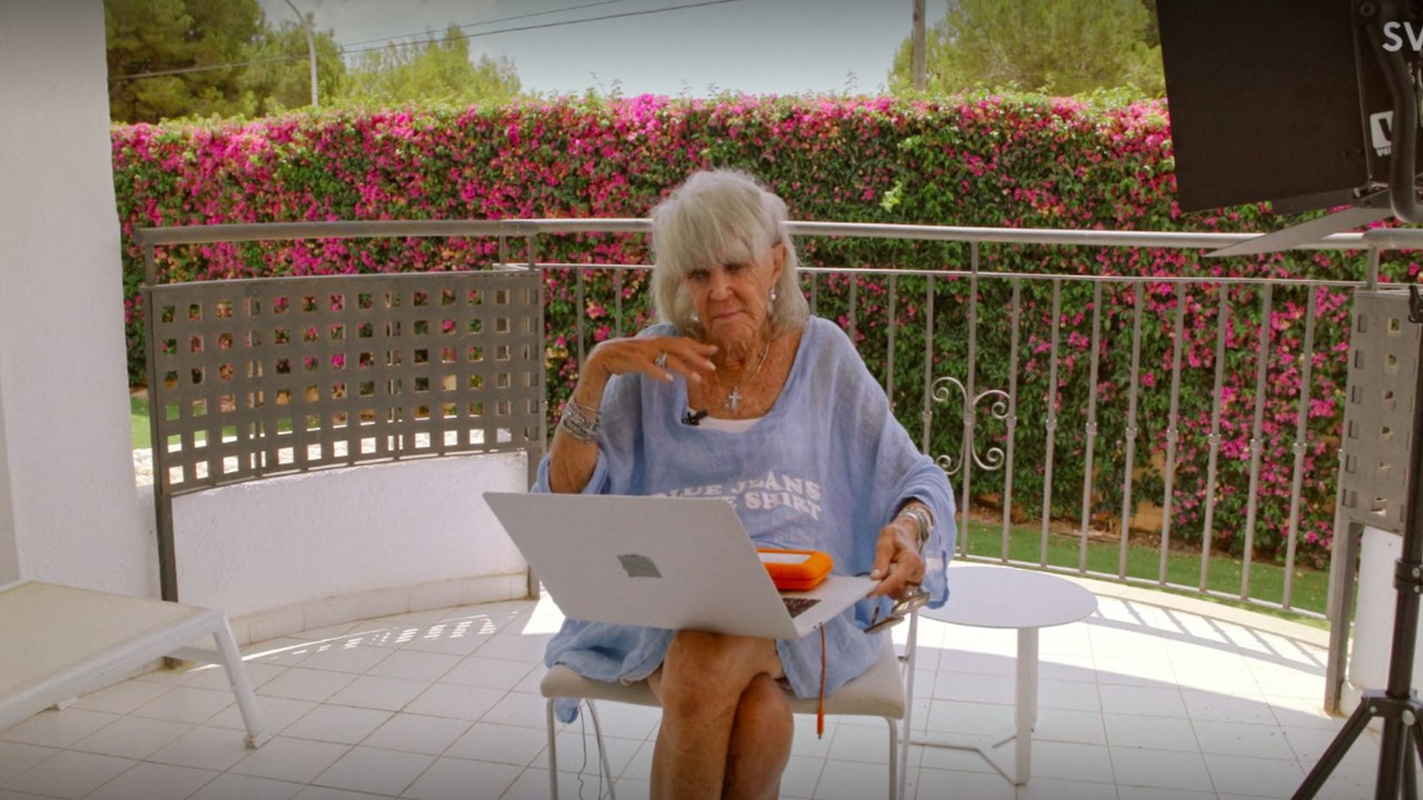 GALA VIDEO - Famille royale de Suède : la soeur du roi Carl XVI Gustav s’effondre en larmes à la télé