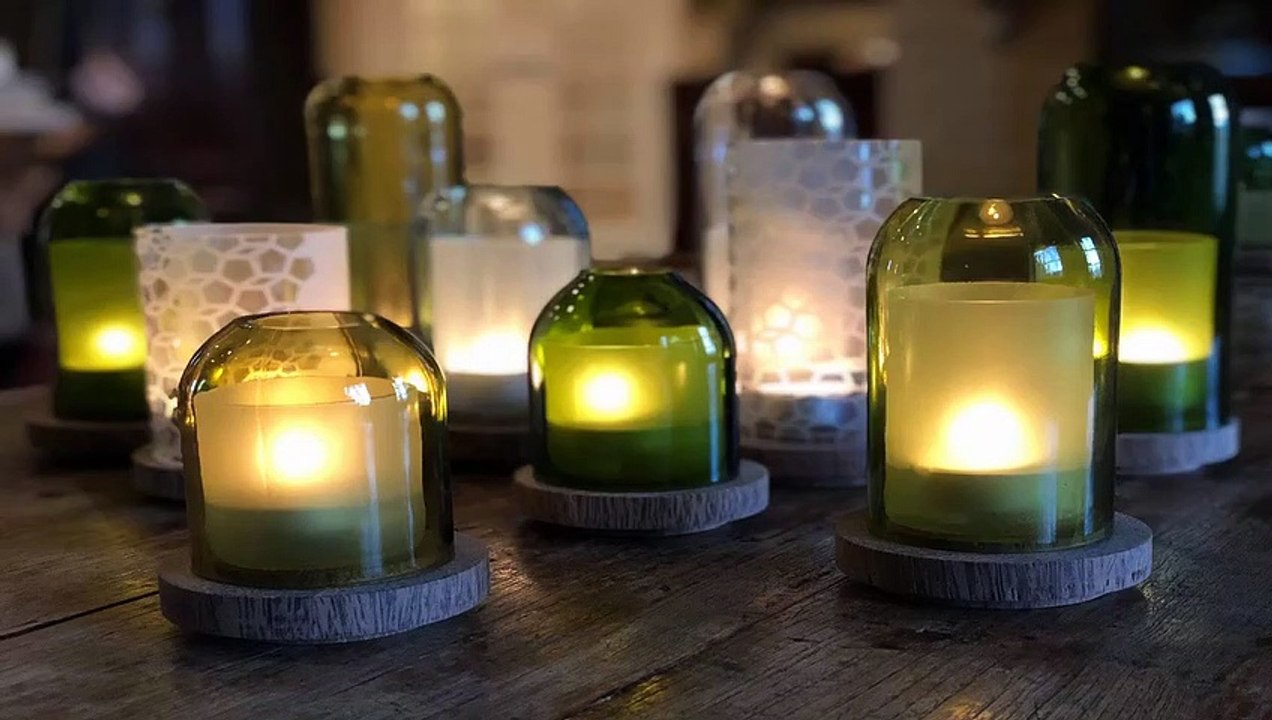 यहाँ बनाये जाते हैं Beer की Bottles से Hotels और मकान   Glass Houses   Glass bottle lamp ideas