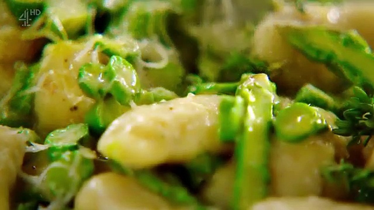 Jamie's Quick and Easy Food - Se1 - Ep06 - Pork Burger, Mango Prawns $$ Rustic Gnocchi HD Watch